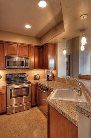 Condo, 2 Bedrooms | Private kitchen