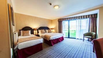 客房內保險箱、書桌、熨斗/熨衣板、搖籃/嬰兒床