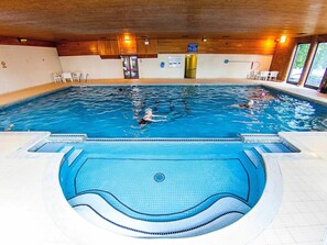 Indoor pool, outdoor pool - Patshull Park Hotel Golf and Country Club (Wolverhampton)