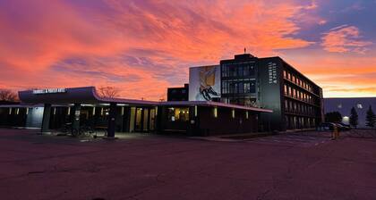 Trumbull and Porter Hotel