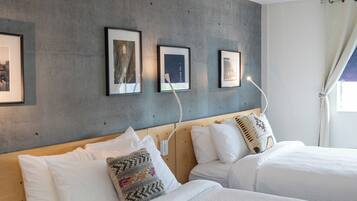 Deluxe kamer, 2 tweepersoonsbedden | 1 slaapkamer, luxe beddengoed, een kluis op de kamer