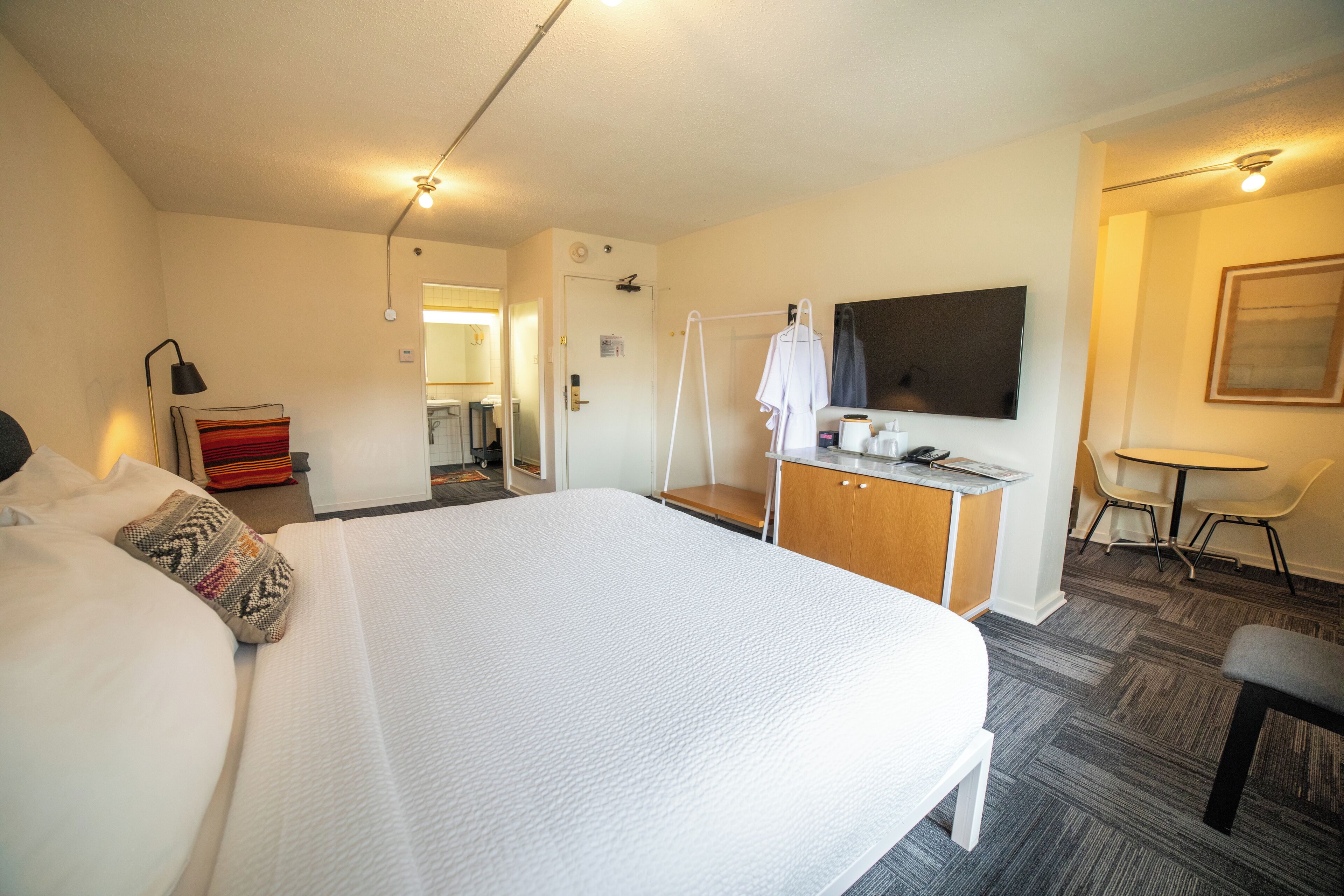 华丽套房, 1 张特大床 | 高档床上用品、客房内保险箱、特色家居、办公桌