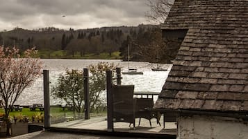 Suite with Lake View | Exterior detail