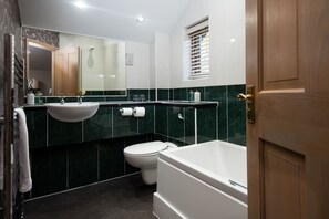 Double or Twin Room with sofa bed | Bathroom