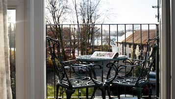 Double or Twin Room with sofa bed | Desk, free WiFi, bed sheets