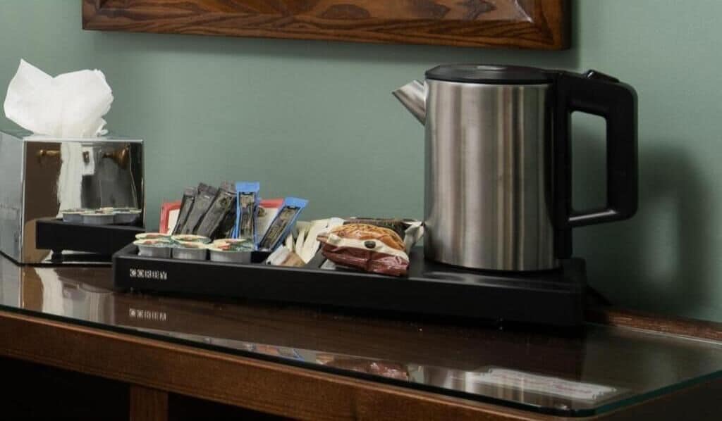 cosy double | 1 bedroom, desk, free wifi, bed sheets