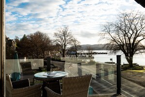 Double or Twin Room with sofa bed | Escrivaninha, Wi-Fi de cortesia, roupa de cama