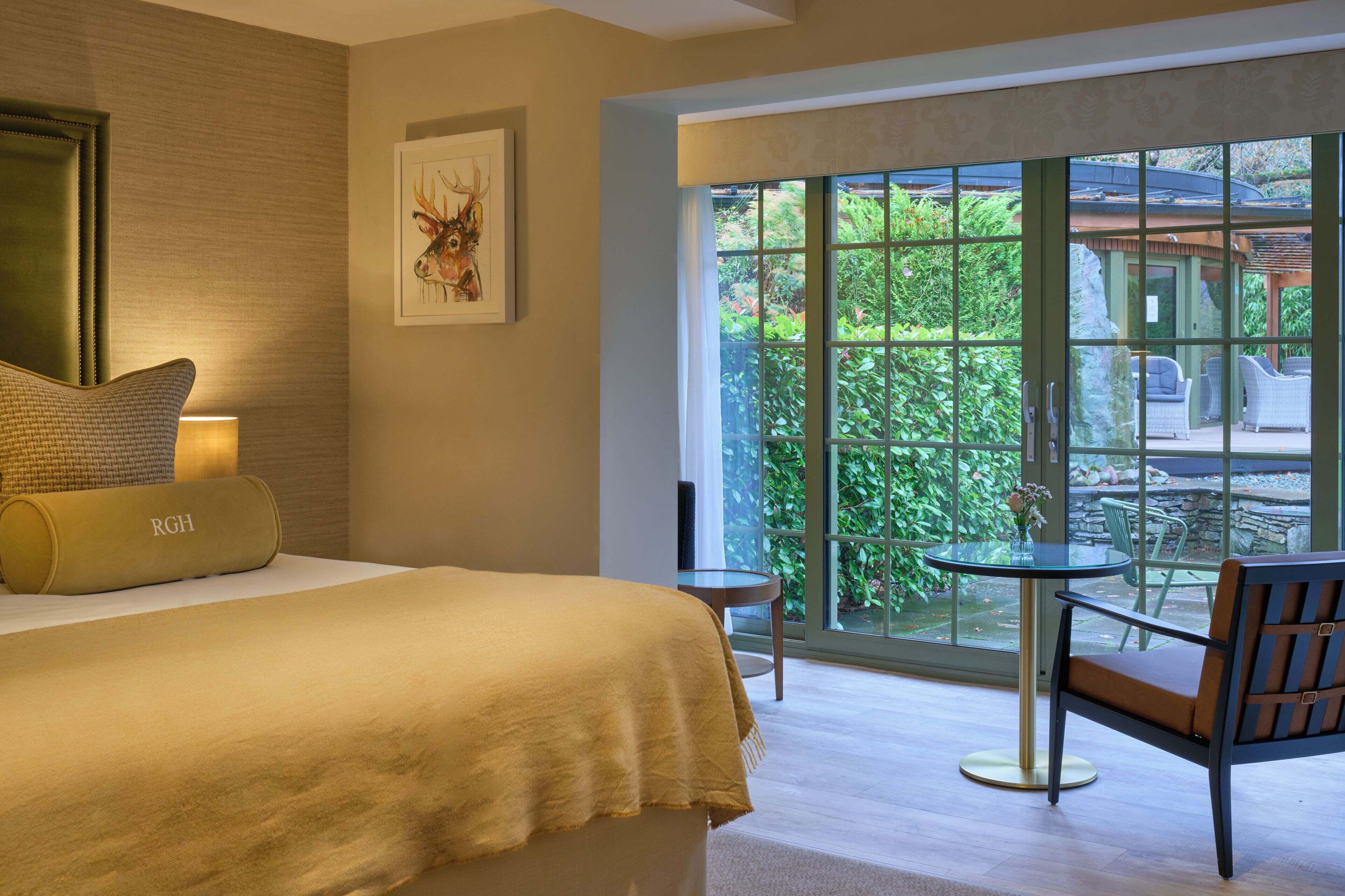 Suite, 1 kingsize-seng (Junior Suite with Terrace) | Allergitestet sengetøy, skrivebord og skrivebord for bærbar PC