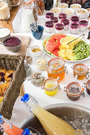 Free daily full breakfast 