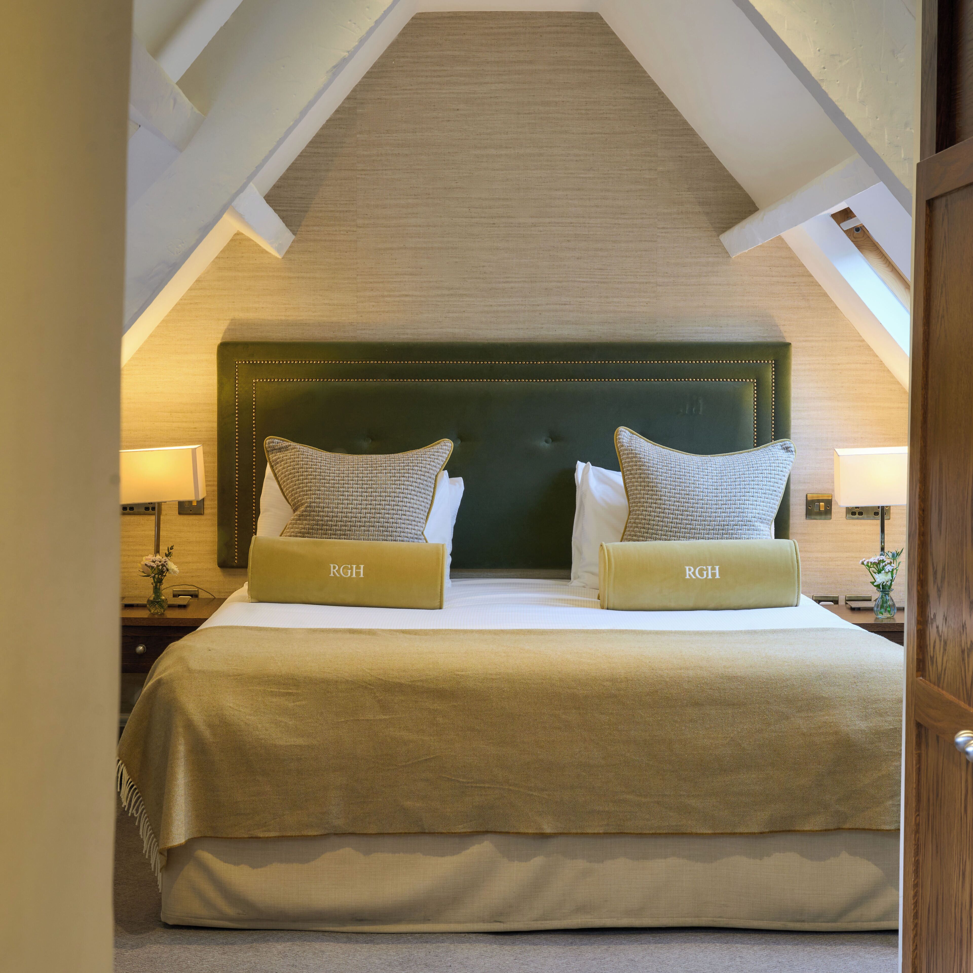 Superior suite, 1 kingsize bed, en-suite badkamer (Junior Suite) | Hypoallergeen beddengoed, een bureau, een laptopwerkplek