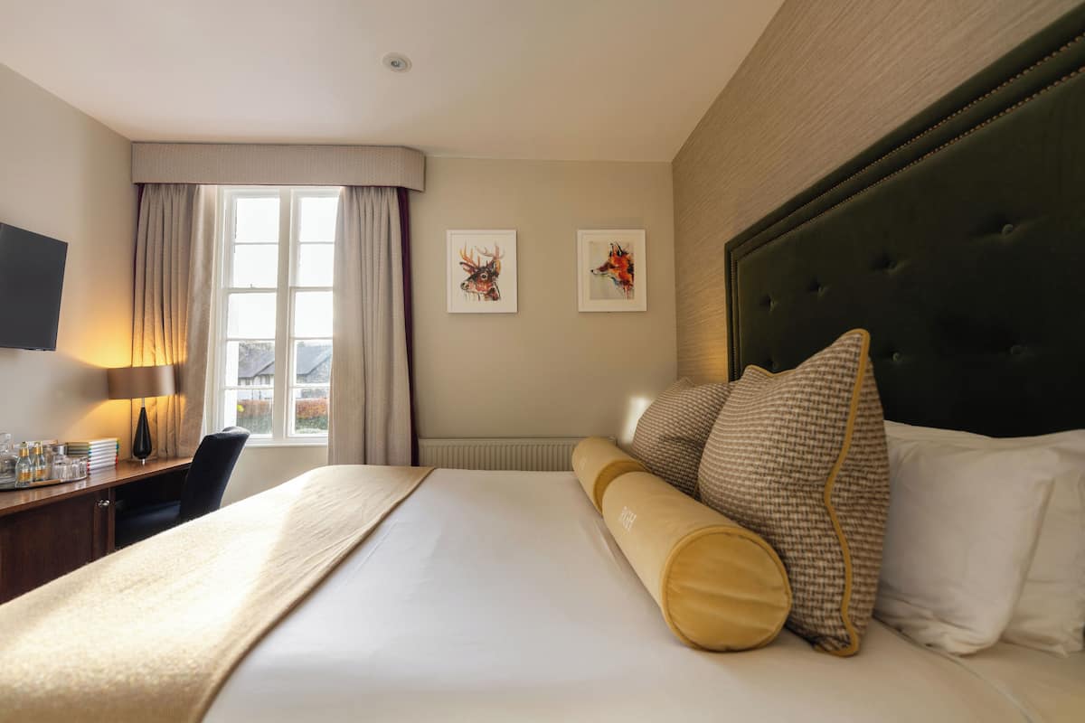 1 Schlafzimmer, Allergikerbettwaren, Schreibtisch