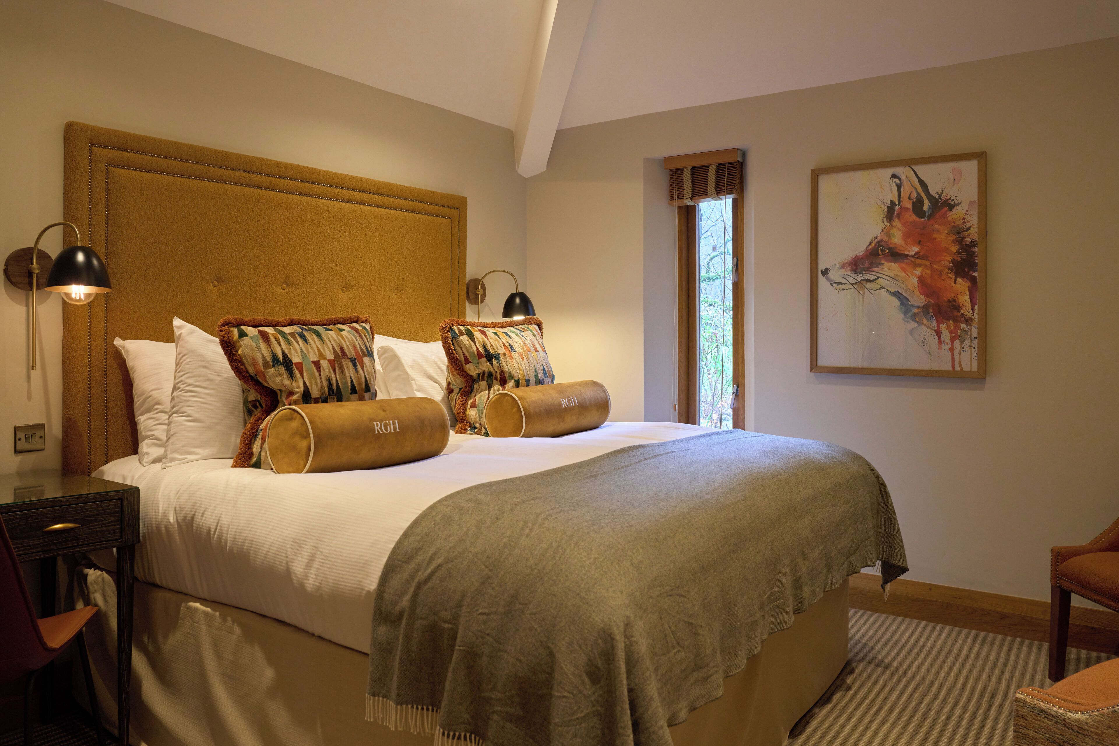 Hypoallergeen beddengoed, een bureau, een laptopwerkplek