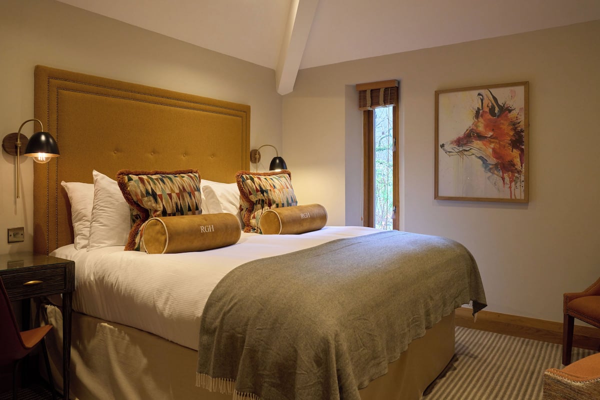 Hypoallergeen beddengoed, een bureau, een laptopwerkplek