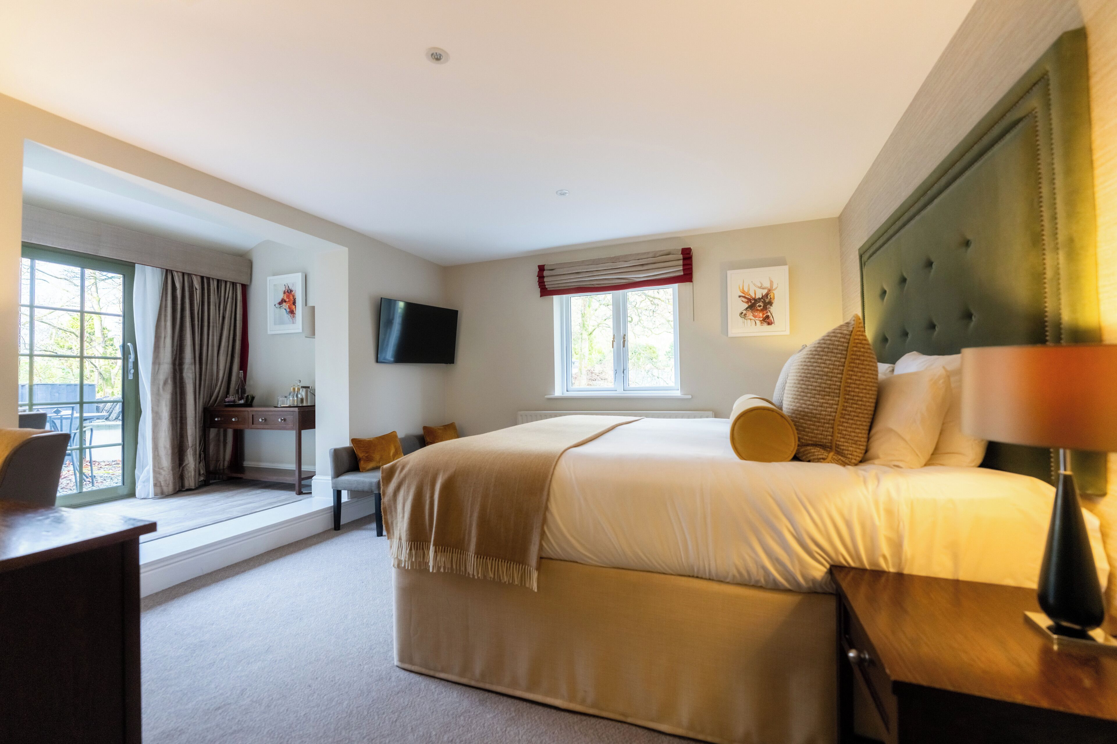 Deluxe kamer, 1 kingsize bed | Hypoallergeen beddengoed, een bureau, een laptopwerkplek