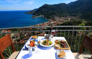 2 restaurants, breakfast, lunch, dinner served; Turkish cuisine  - Loryma Resort Hotel (Marmaris)