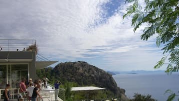 Hiên