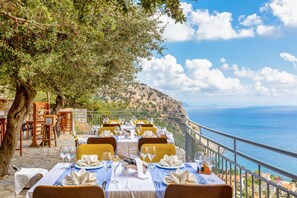 2 restaurants; breakfast, lunch, and dinner served - Loryma Resort Hotel (Marmaris)