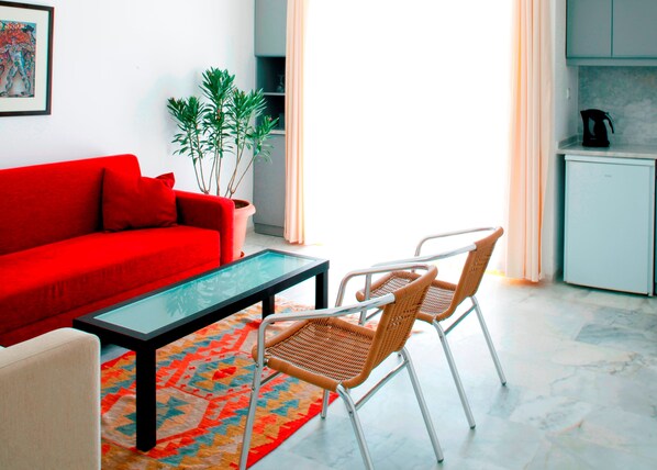 En 70-centimeters LED-TV med Parabol-TV samt TV