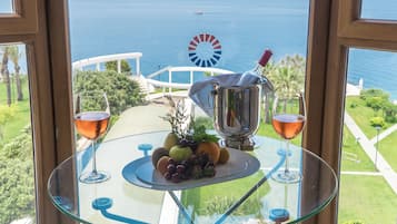 Superior-Doppel- oder -Zweibettzimmer, Balkon, Meerblick | 1 Schlafzimmer, Minibar, Zimmersafe, Schreibtisch