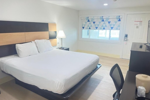 Standardzimmer, 1 King-Bett | Schreibtisch, Bügeleisen/Bügelbrett, kostenloses WLAN, Bettwäsche