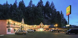 Façade de l’hébergement - soirée/nuit