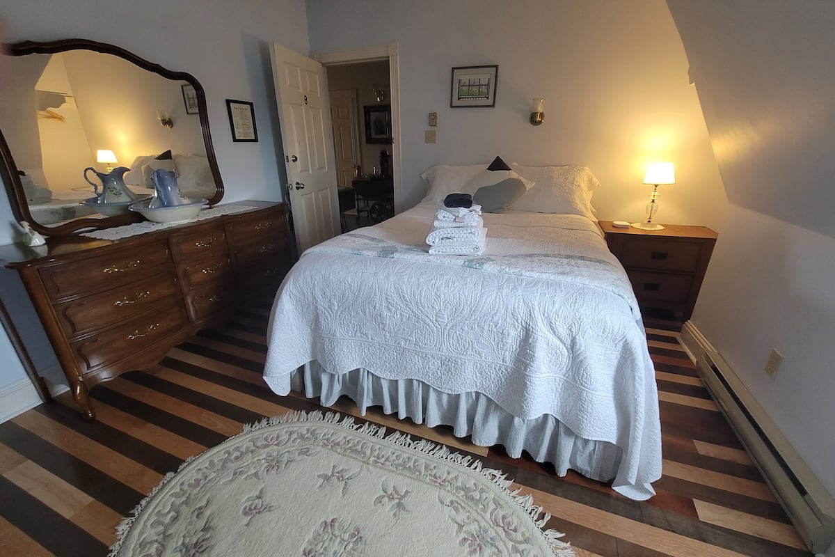 Individually furnished, soundproofing, iron/ironing board, free WiFi