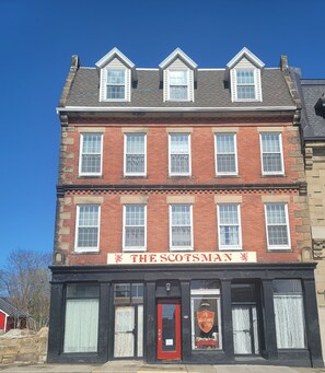 Front of property - The Scotsman Inn (Pictou)