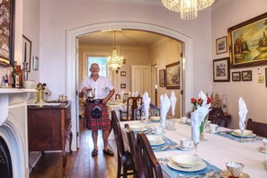 Daily continental breakfast (CAD 10 per person)