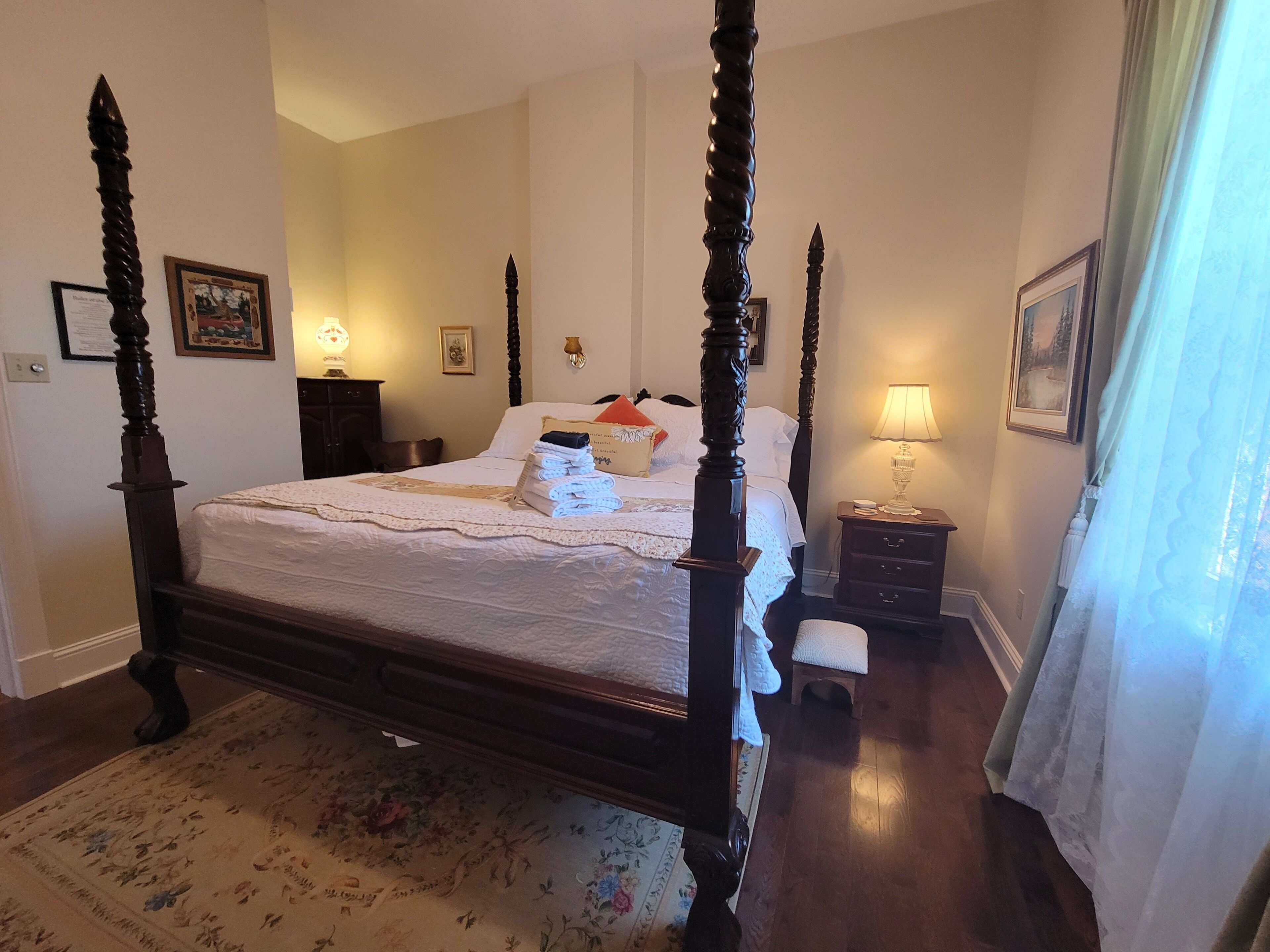 Classic Room 5 | Individually furnished, soundproofing, iron/ironing board, free WiFi