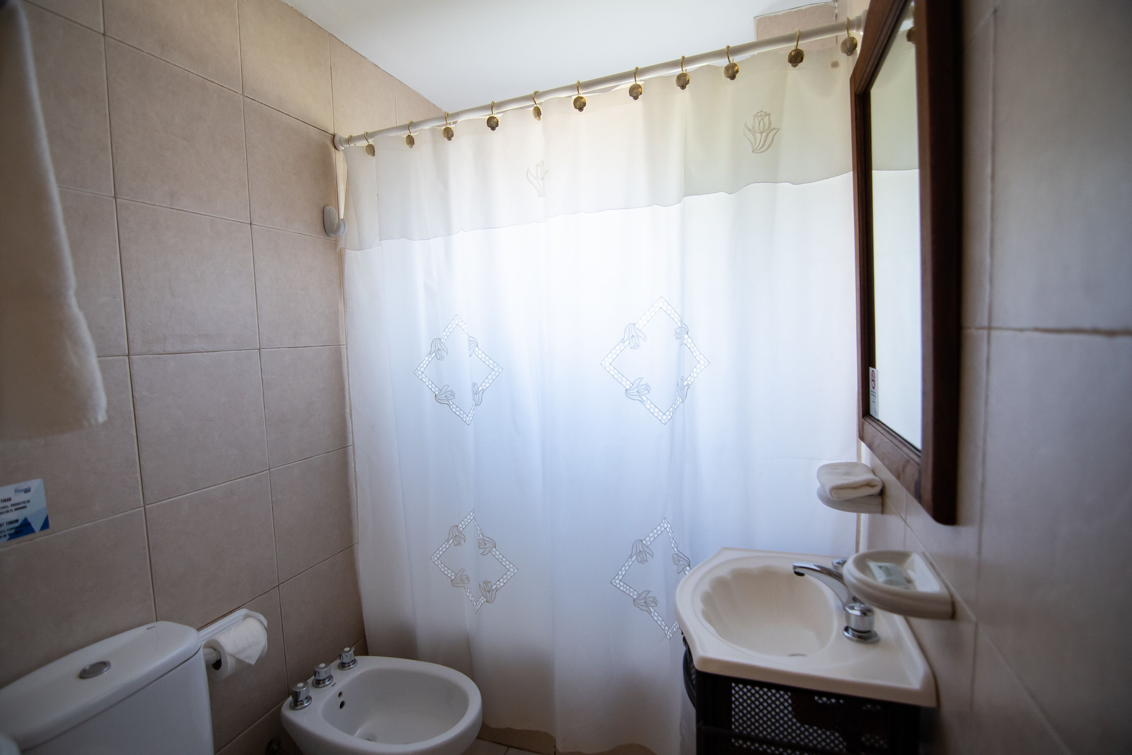 combined shower/bathtub, deep-soaking bathtub, rainfall showerhead