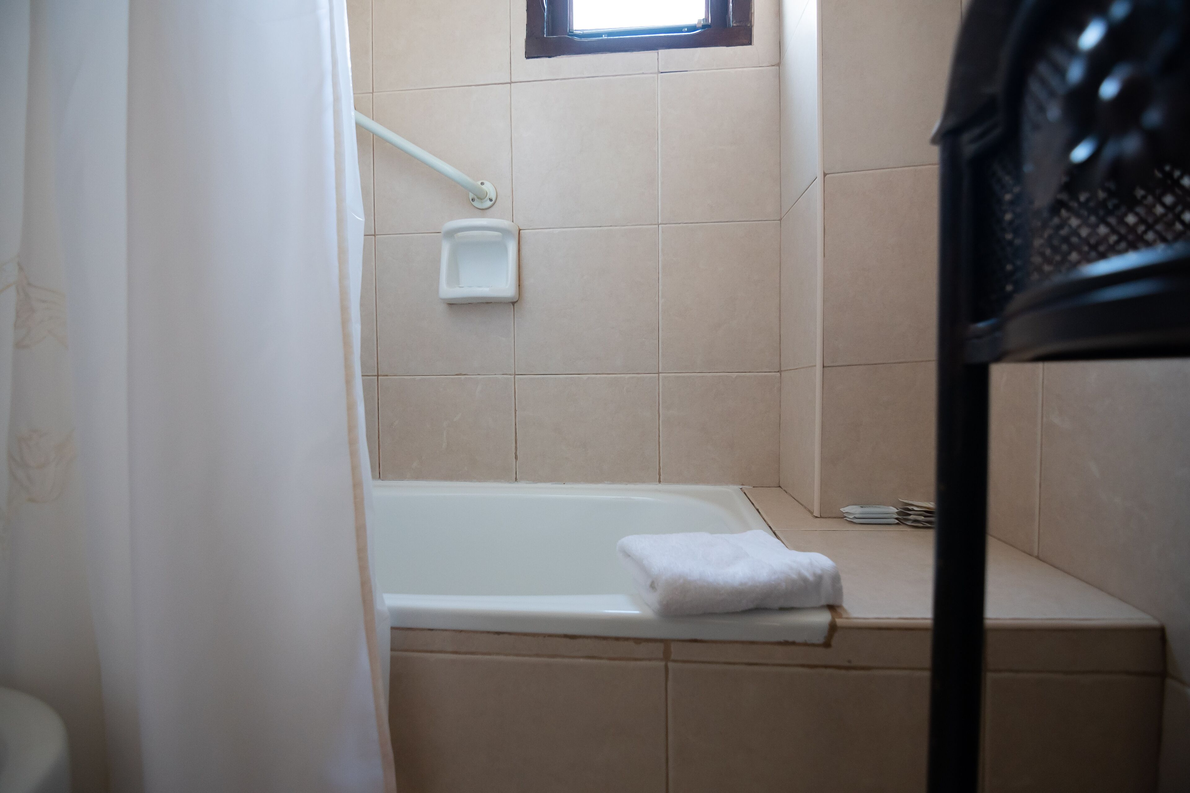 combined shower/bathtub, deep-soaking bathtub, rainfall showerhead