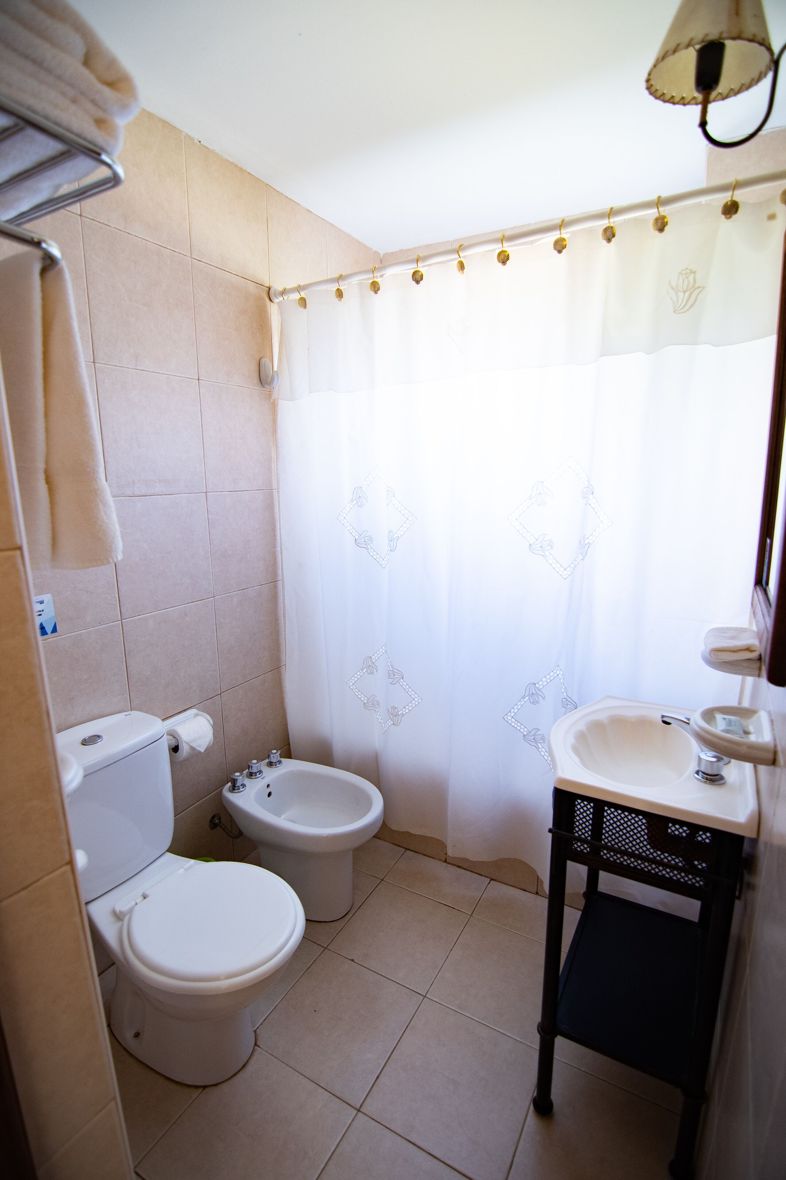 combined shower/bathtub, deep-soaking bathtub, rainfall showerhead