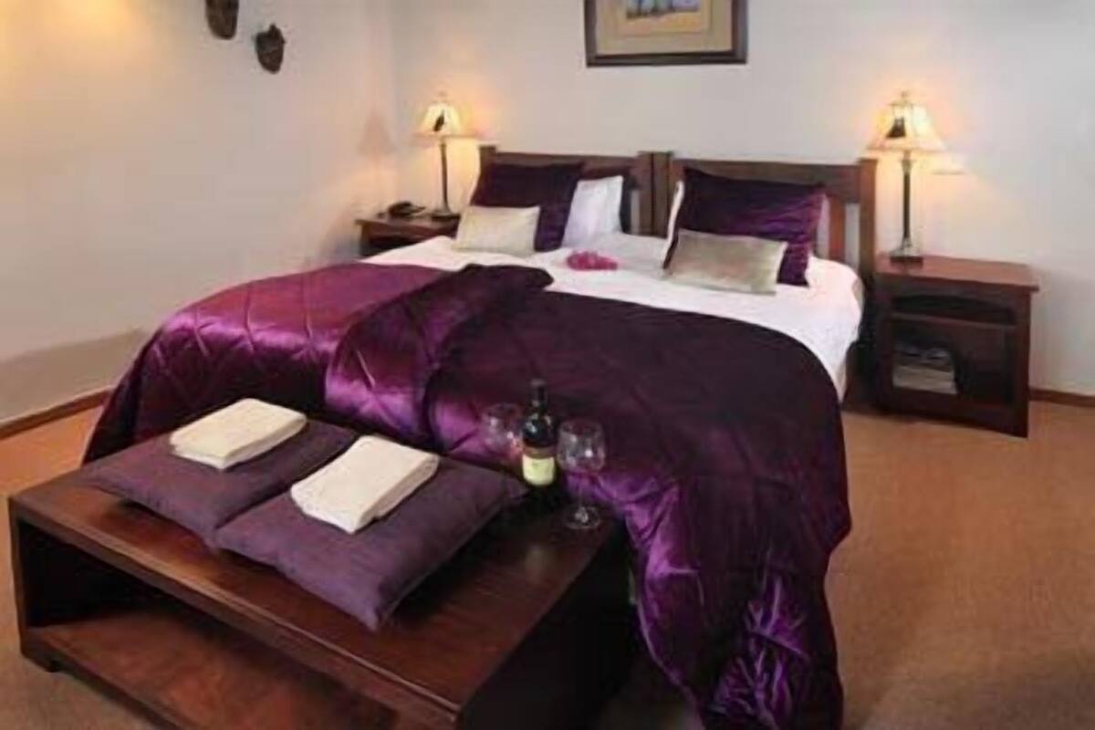 Quarto casal superior (bath & shower )