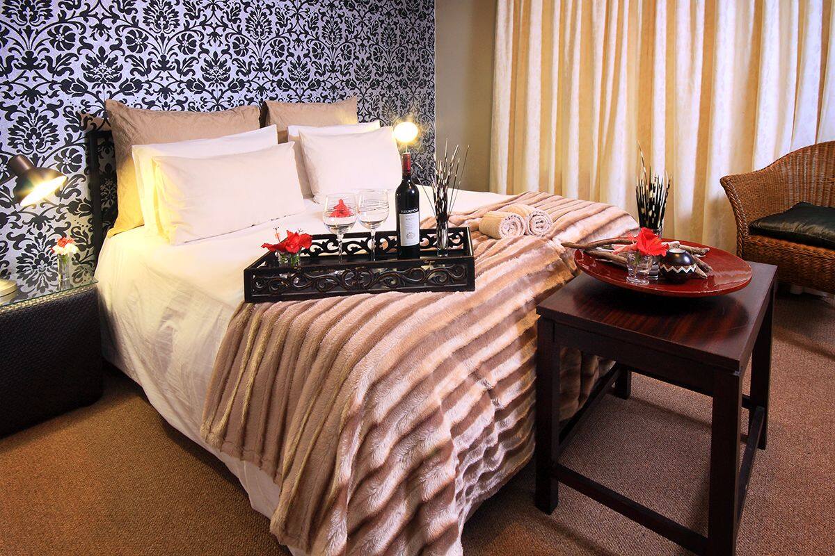 Quarto casal standard (queen bed & bath)