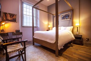 Kahden hengen deluxe-huone, 1 parisänky (10) | Italialaiset Frette-lakanat, ylelliset vuodevaatteet, untuvapeitot