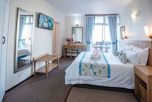 Apartment, 3 Bedrooms, Non Smoking | In-room safe, iron/ironing board, free WiFi, bed sheets