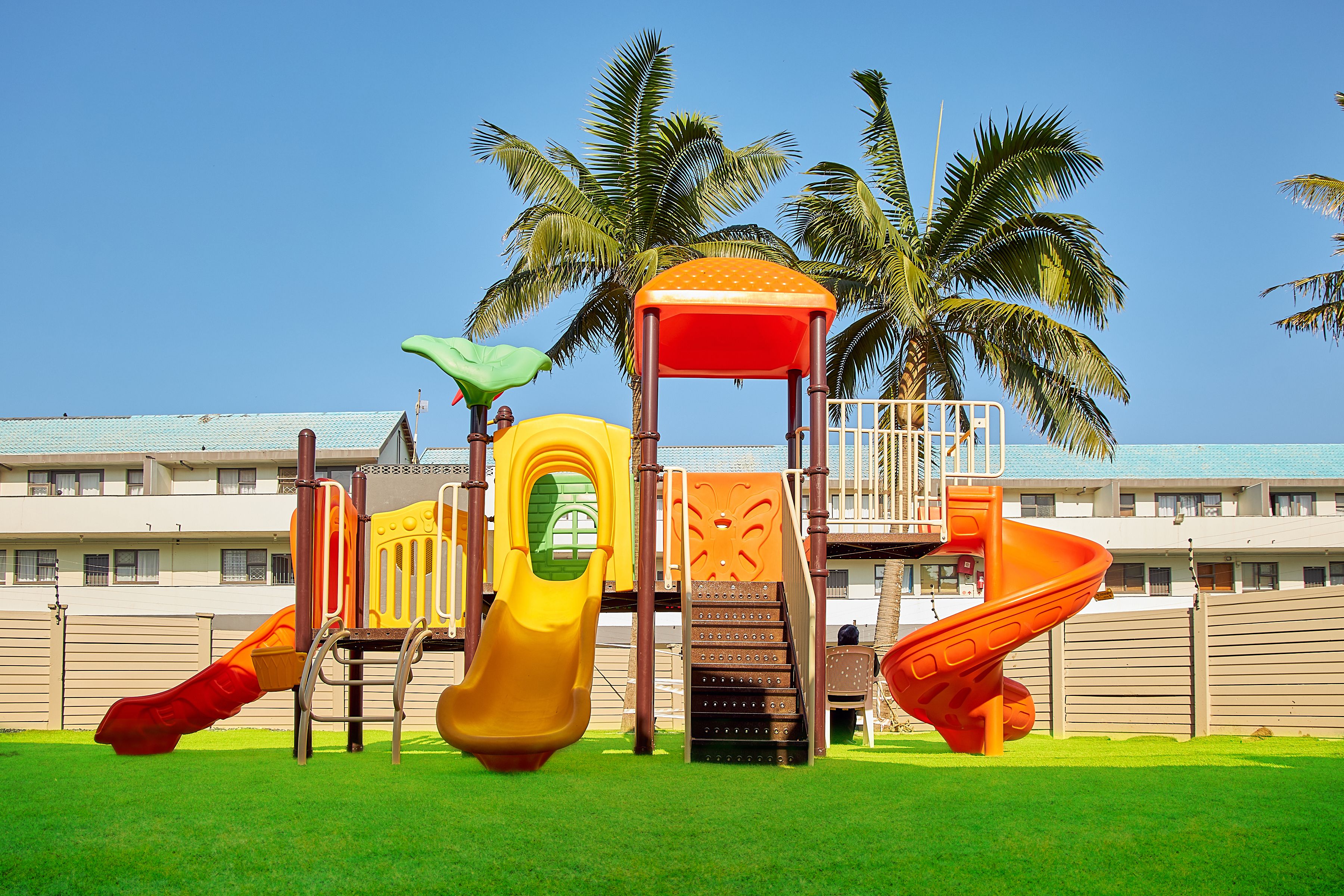 Lasten leikkialue ulkona