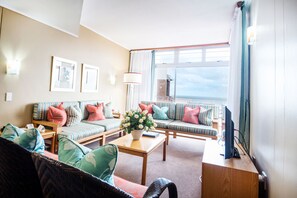 Apartment, 2 Bedrooms, Non Smoking | Living room