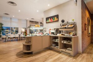 Daily continental breakfast for a fee - Hotel Majadahonda (Majadahonda)