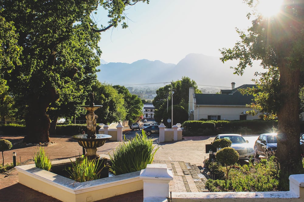 Pontac Manor Hotel