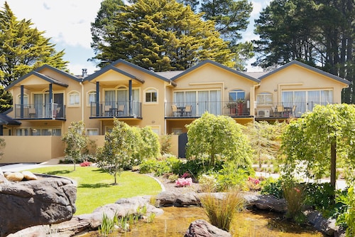 Falls Mountain Retreat