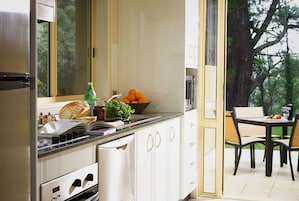 冰箱、微波炉、茶具/咖啡用具、电热水壶