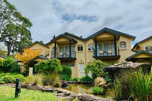 Front of property - Falls Mountain Retreat (Wentworth Falls)