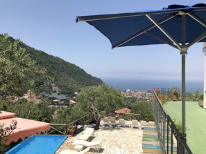 Outdoor pool, a rooftop pool, pool loungers - B&B Casa Mazzola (Sant'Agnello)