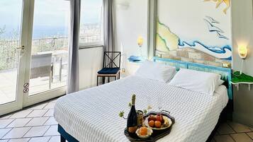 Minibar, una scrivania, tende oscuranti, insonorizzazione