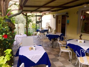 Free daily continental breakfast  - B&B Casa Mazzola (Sant'Agnello)