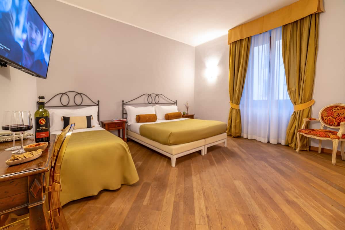 Kamar Superior, Beberapa Tempat Tidur, pemandangan kota | Minibar, meja kerja, tirai kedap cahaya, dan Wi-Fi gratis