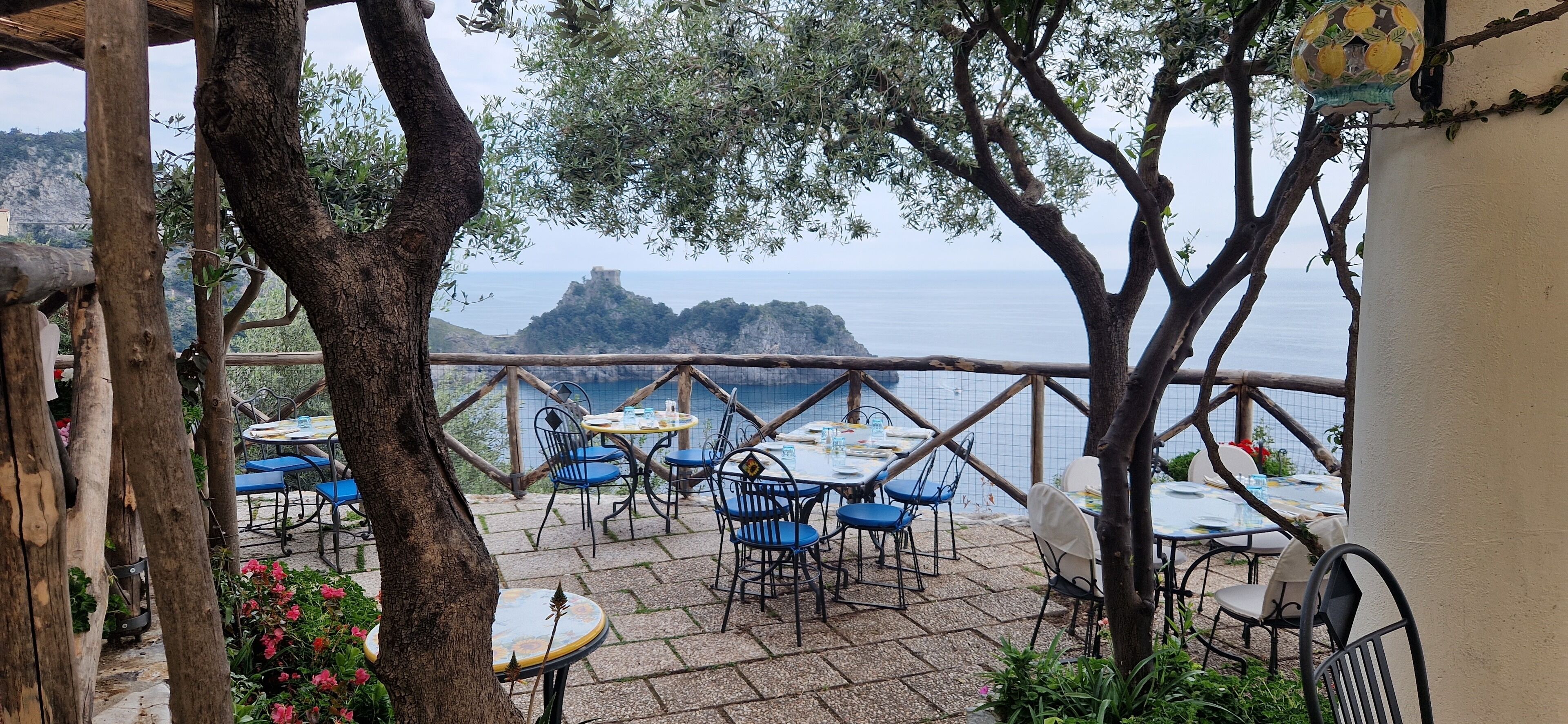 breakfast, lunch, dinner served; local cuisine, al fresco dining