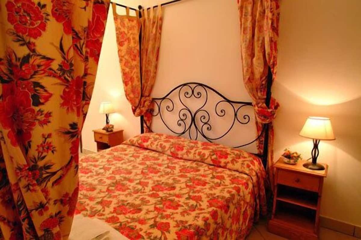 Minibar, desk, blackout curtains, free cots/infant beds