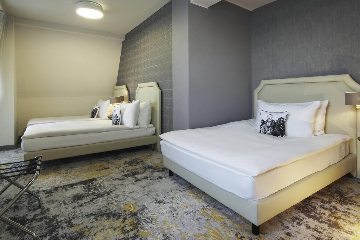 Standard Room, 3 Twin Beds | Premium bedding, minibar, in-room safe, desk